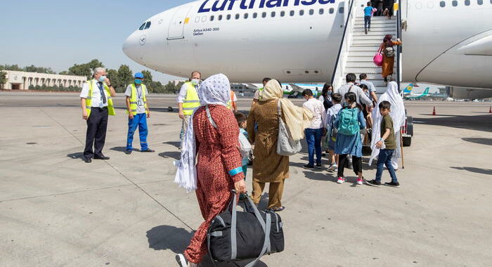 Dpa, Berlino vuole fine evacuazione da Kabul entro weekend