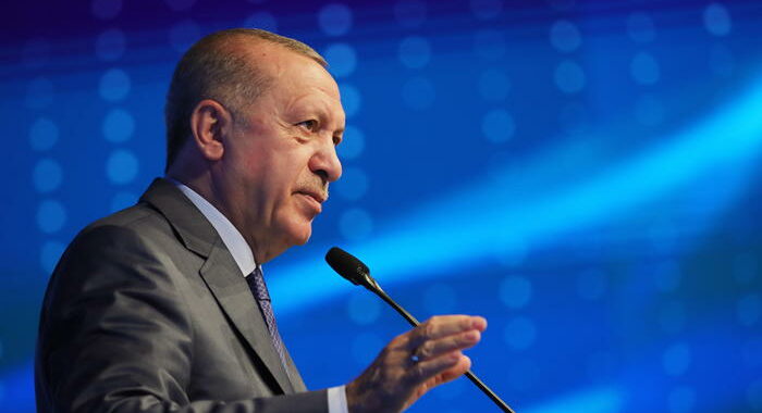 Erdogan, Talebani ci hanno proposto di gestire scalo Kabul