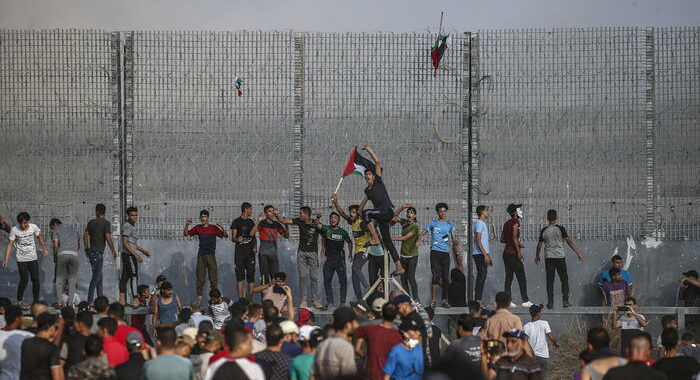 Gaza: tensione per manifestazione al confine con Israele