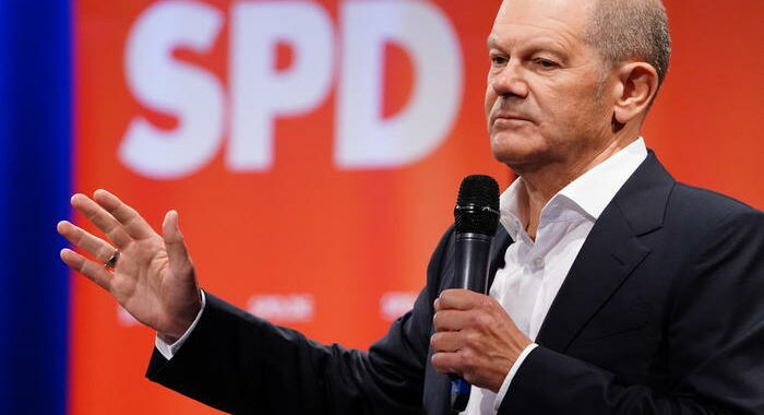 Germania: sondaggio, Cdu-Csu e Spd in parità con 22% voti