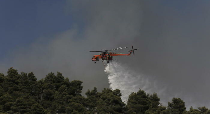 Grecia: Mitsotakis, massimo sforzo contro gli incendi