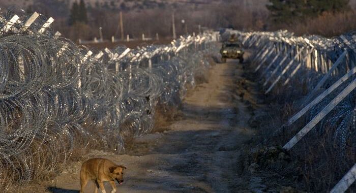 Grecia: muro anti-migranti di 40 km a confine con Turchia