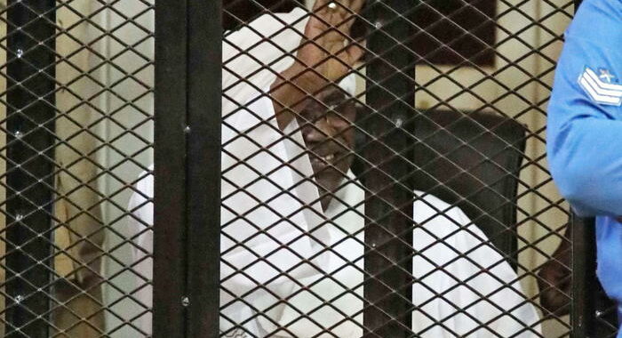 Il Sudan consegnerà Omar al Bashir al Tribunale dell’Aja