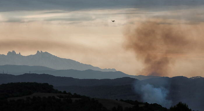 Incendi: Spagna, contenuti i roghi più gravi, ma allerta resta