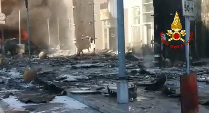 Incendio a Milano: ‘effetto camino’ su fiamme 15esimo piano