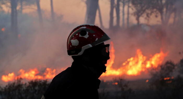 Incendio in Costa Azzurra, 7.000 fuori casa un’altra notte
