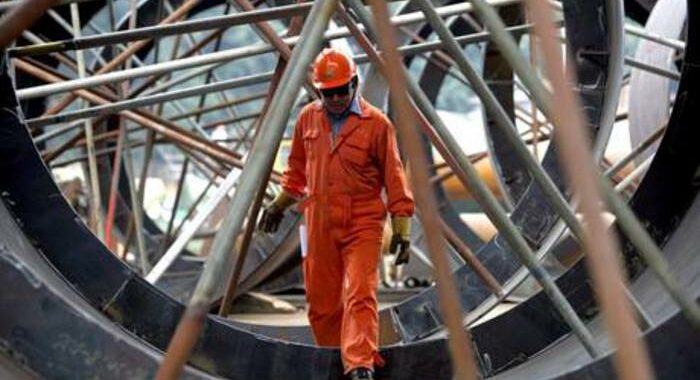 Industria: CsC, -0,7% a luglio, ora attese meno favorevoli