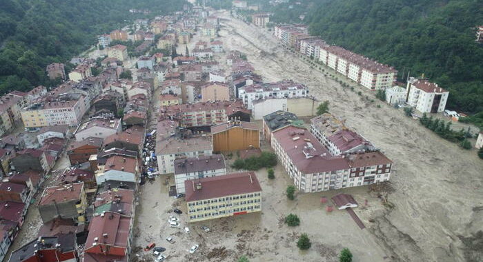 Inondazioni in Turchia, bilancio salito a 44 morti