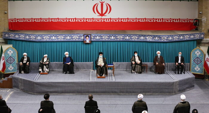 Iran: Ebrahim Raisi insediato alla presidenza del Paese