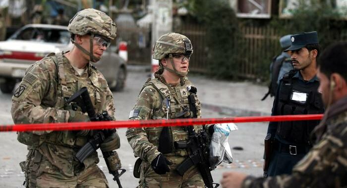 Kabul, truppe Usa assumono il controllo del traffico aereo