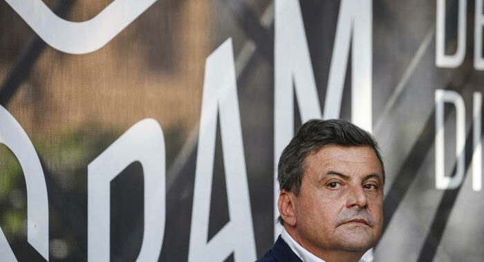 Lavoro: Calenda, chi delocalizza non può farlo in 24 ore