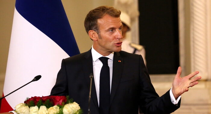 Macron, Francia-Gb chiederanno all’Onu safe zone a Kabul