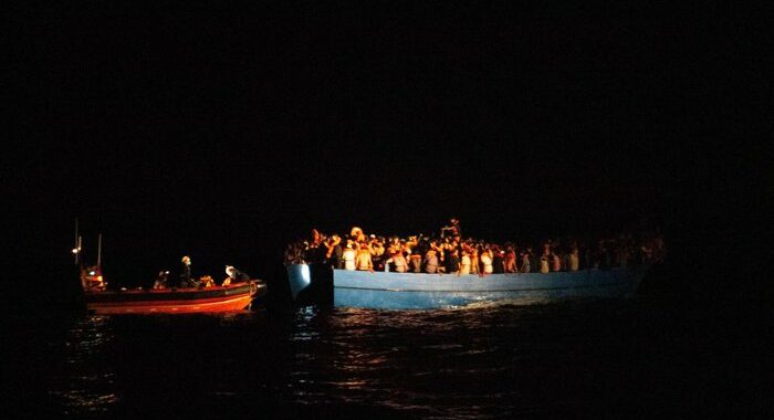 Migranti: Geo Barents ne salva 189, ora 214 a bordo