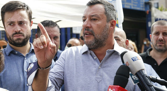 Migranti: Salvini, record sbarchi e ong norvegese in arrivo