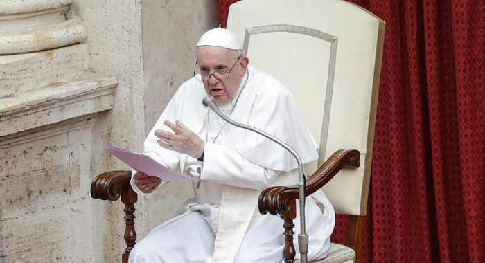 Papa: Chiesa in difficoltà, solo morti non entrano in crisi
