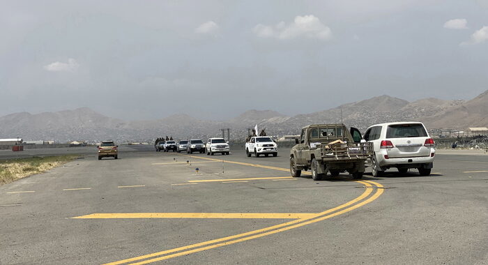 Pentagono, i mezzi militari abbandonati a Kabul messi fuori uso