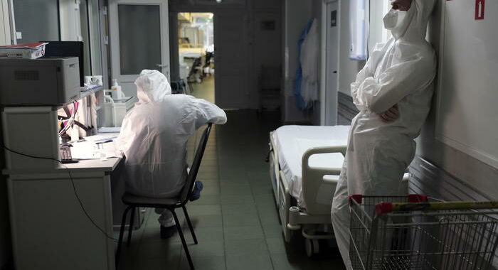 Si rompe tubo ossigeno, 9 pazienti Covid morti in Russia