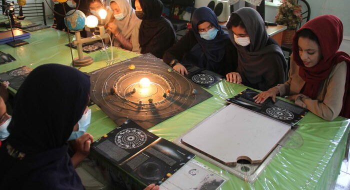 Talebani, corsi università separati per ragazze e ragazzi