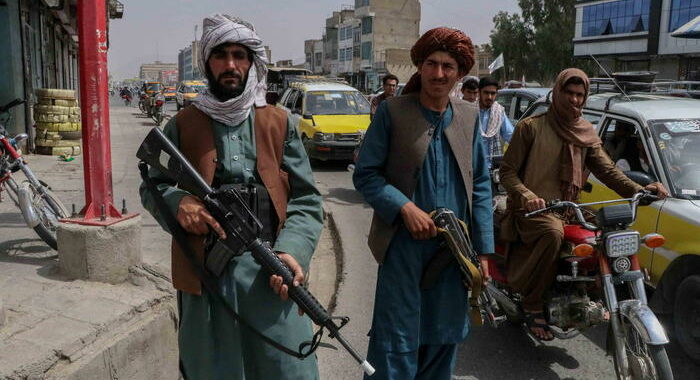 Talebani,’non sequestriamo stranieri, facciamo solo domande’