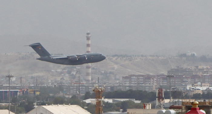 Ultimi aerei Usa partiti da Kabul, ‘la guerra è finita’