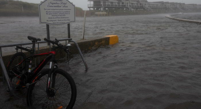 Uragani: Henri tocca terra, sulle coste di Rhode Island