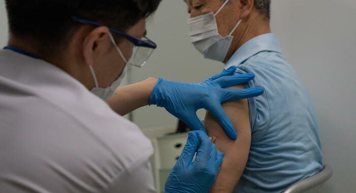 Vaccini: fiale Moderna contaminate in Giappone
