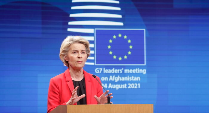 Von der Leyen, raggiunto target 70% adulti vaccinati in Ue