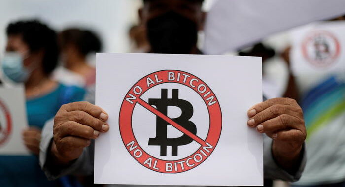 A El Salvador bitcoin ha corso legale insieme al dollaro