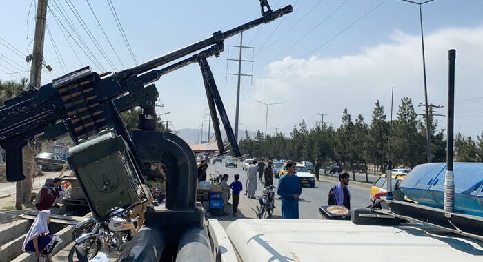 Afghanistan, 3 morti in attacco a posto di blocco nell’est