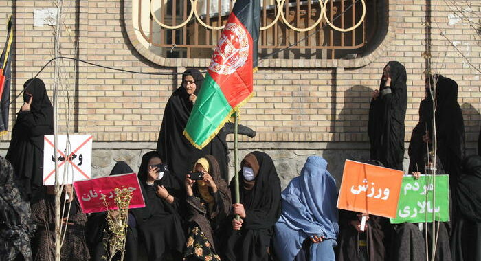 Afghanistan: donne in piazza per il diritto al lavoro
