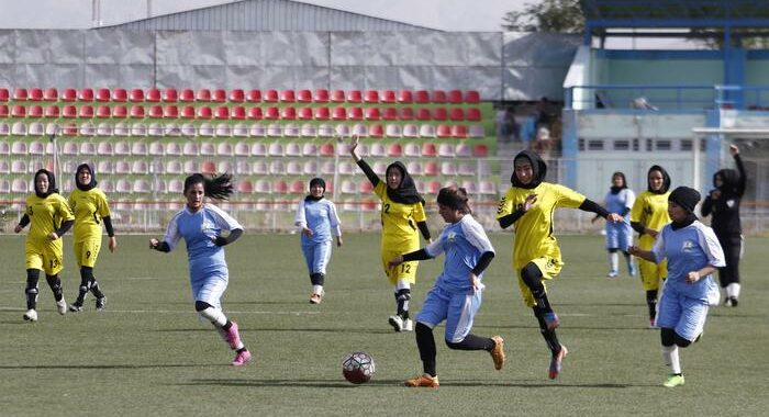 Afghanistan: Nazionale calcio femminile fugge in Pakistan