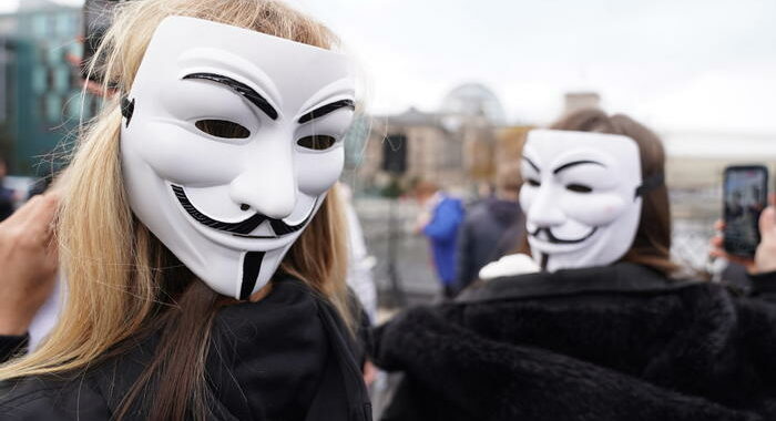 Anonymous contro Epik, azienda che ospita i social pro Trump