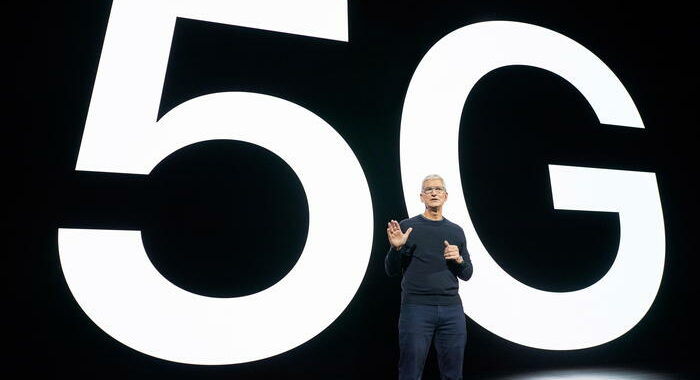 Apple, sale l’attesa per iPhone 13 e Watch 7