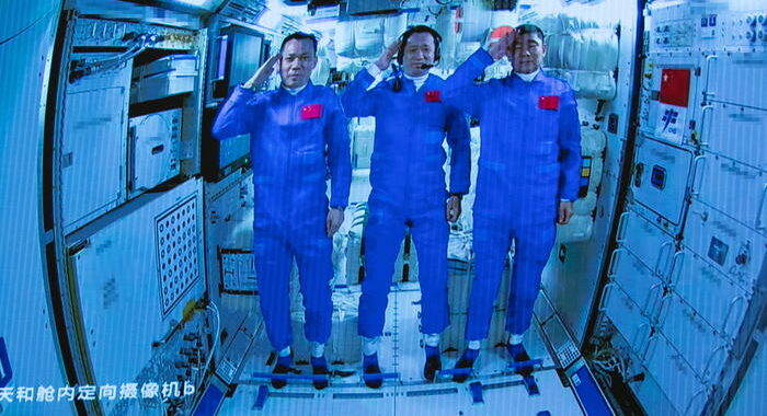 Astronauti cinesi da tre mesi nello spazio, battuto record