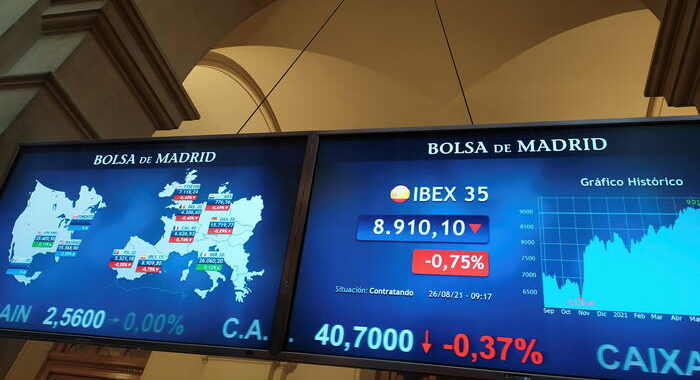 Borsa: Hong Kong negativa, apre a -0,66%