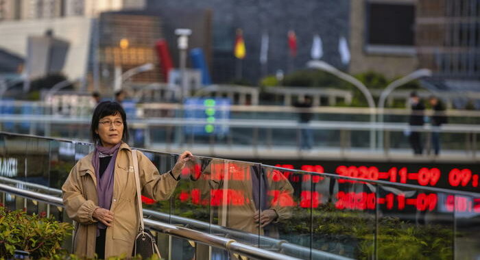Borsa: Shanghai apre a -0,20%, Shenzhen a -0,22%