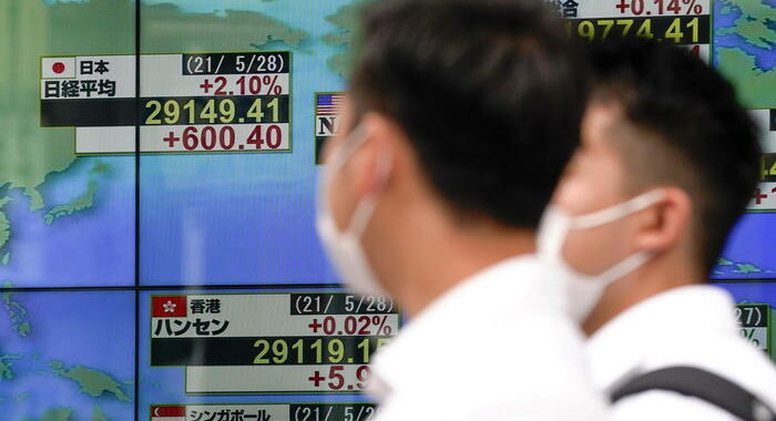 Borsa: Tokyo, apertura in lieve rialzo (+0,23%)