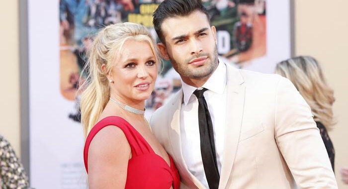 Britney Spears annuncia il fidanzamento con Sam Asghari