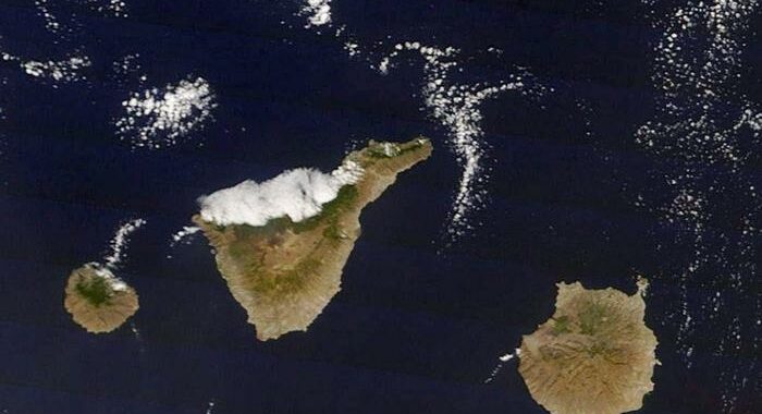 Canarie, erutta il vulcano sull’isola di La Palma