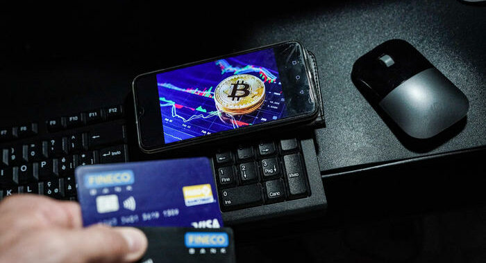 Cina: Banca centrale, illegali tutte le cripto-transazioni