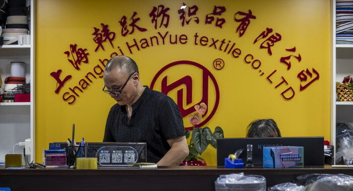 Cina: rallenta produzione industriale ad agosto, a +5,3%