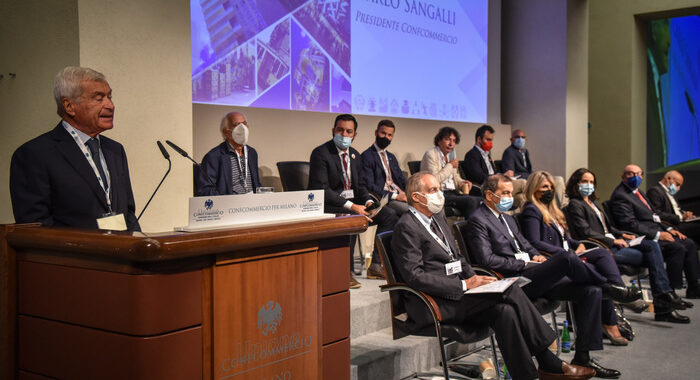 Confcommercio: spesa hotel, bar, ristoranti -34 mld a fine anno