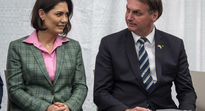Covid: Bolsonaro, mia moglie si è vaccinata a New York