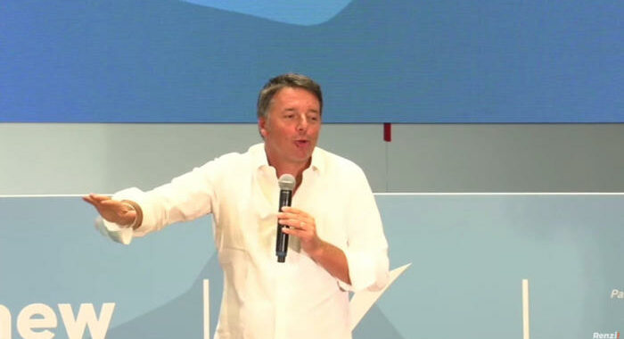 Covid: Renzi,vaccinati non devono essere messi in quarantena