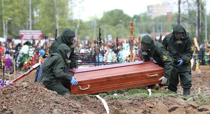 Covid: Russia, 857 morti in 24h, picco da inizio epidemia