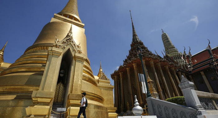 Covid: Thailandia valuta dimezzamento quarantena per turisti