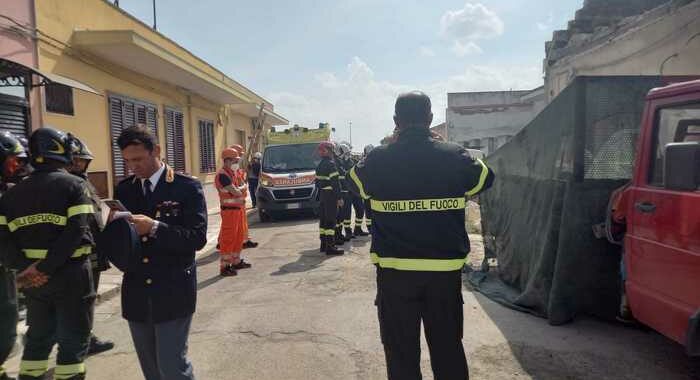 Crolla tetto palazzina in ristrutturazione, muore operaio