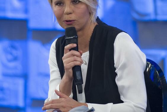 Domenica su Canale 5 Amici in day time, slitta Tatangelo