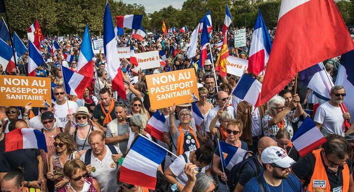 Francia, anti-green pass in piazza per l’8/o sabato di fila
