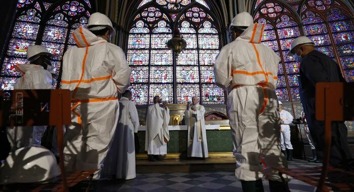 Francia: Notre-Dame, raccolti doni per 840 mln euro